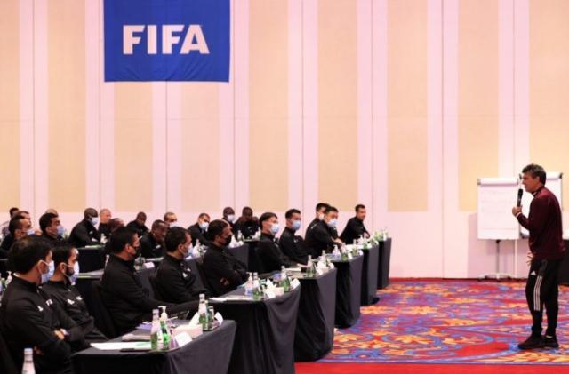 1635836369989074035.jpg 世界杯手机直播-马宁参加FIFA裁判研讨会 执法世界杯面临激烈竞争